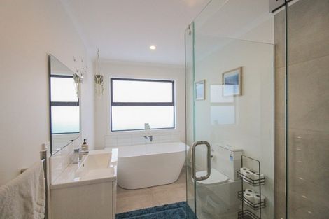 Photo of property in 17 Buddle Road, Wallaceville, Upper Hutt, 5018