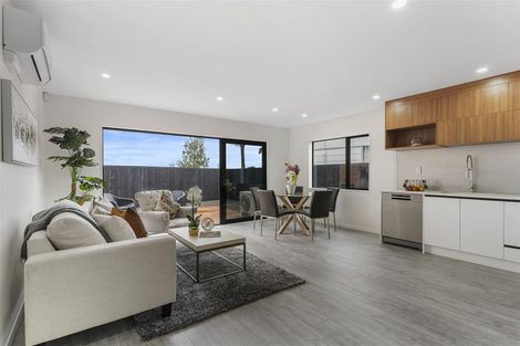 Photo of property in 10a Ballial Place, West Harbour, Auckland, 0618