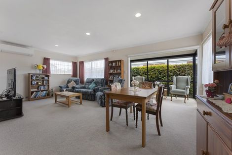 Photo of property in 2/156 Carrington Street, Lower Vogeltown, New Plymouth, 4310