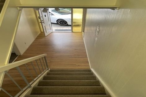 Photo of property in 2/13 Gretel Place, Hillcrest, Auckland, 0627