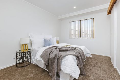 Photo of property in 2/31 Sutton Crescent, Papakura, 2110