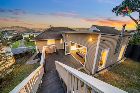 Photo of property in 21 Franklyn Road, Tawa, Wellington, 5028