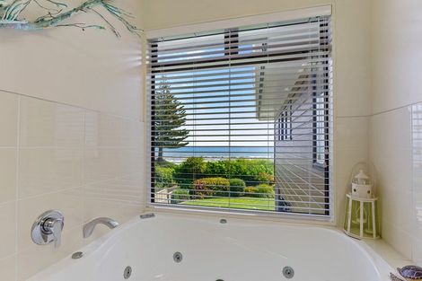 Photo of property in 42 Ames Street, Paekakariki, 5034