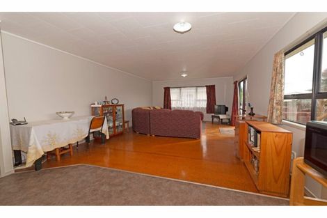 Photo of property in 2/1 Silverstone Place, Henderson, Auckland, 0612