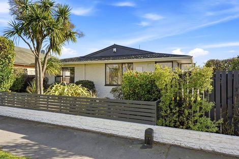 Photo of property in 1/126 Lake Terrace Road, Burwood, Christchurch, 8061