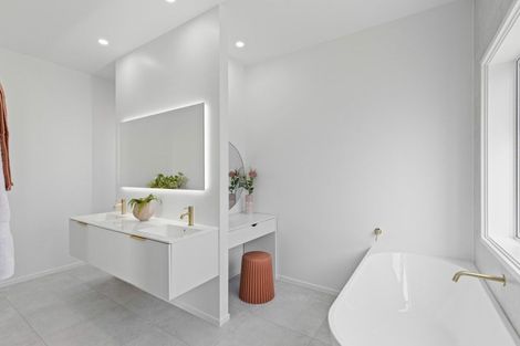 Photo of property in 12 Kowhai Street, Strandon, New Plymouth, 4312