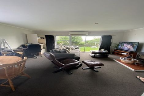 Photo of property in 18a Chetwode Grove, Newlands, Wellington, 6037