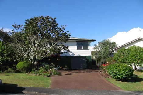 Photo of property in 5 Verena Place, Green Bay, Auckland, 0604