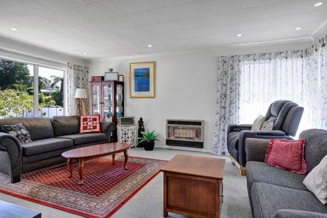 Photo of property in 8 Mahoe Street, Strandon, New Plymouth, 4312