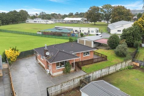 Photo of property in 92 Kayes Road, Pukekohe, 2120