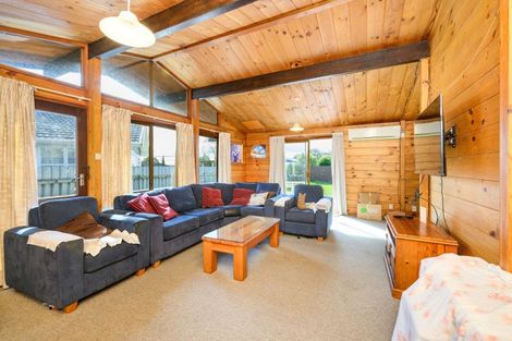 Photo of property in 9 Alma Place, Milson, Palmerston North, 4414