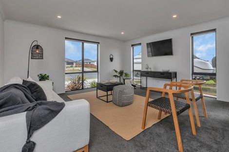 Photo of property in 25 Kitemaunga Avenue, One Tree Point, 0118