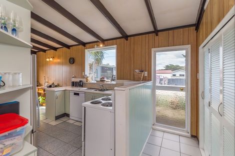 Photo of property in 4 Himatangi Street, Himatangi Beach, Foxton, 4891