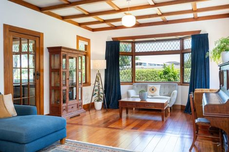 Photo of property in 702 Avenue Road East, Parkvale, Hastings, 4122