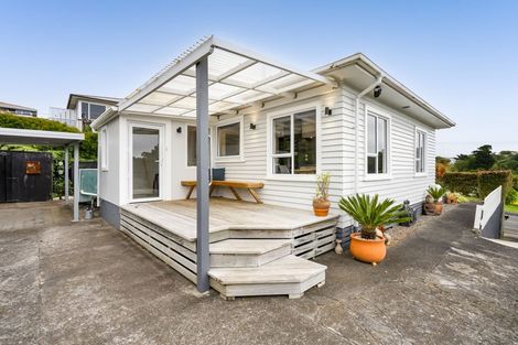 Photo of property in 120 Omata Road, Marfell, New Plymouth, 4310