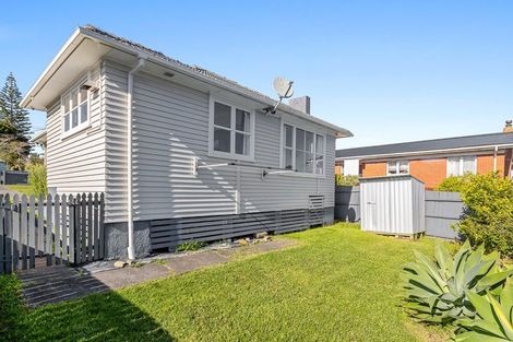 Photo of property in 65 Farquhar Road, Glendene, Auckland, 0602