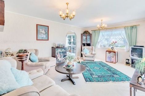 Photo of property in 15 Donzella Place, Conifer Grove, Takanini, 2112