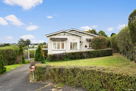 Photo of property in 17 Worthington Place, West Harbour, Auckland, 0618
