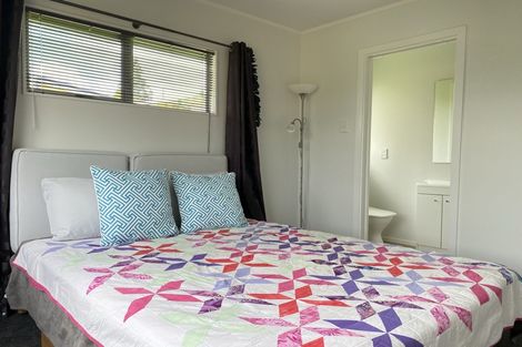 Photo of property in 8 Phillip Avenue, Glen Eden, Auckland, 0602