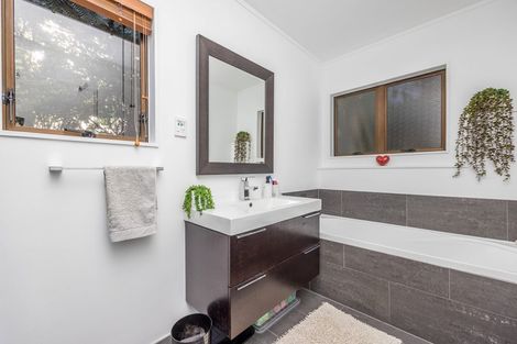 Photo of property in 2/33-35 Teal Crescent, Beach Haven, Auckland, 0626