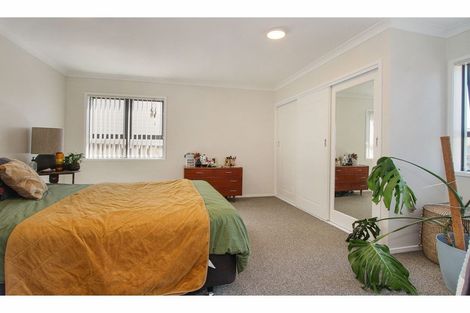 Photo of property in 162 Royal Road, Massey, Auckland, 0614