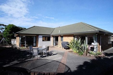 Photo of property in 8 Kalgan Place, Burswood, Auckland, 2013