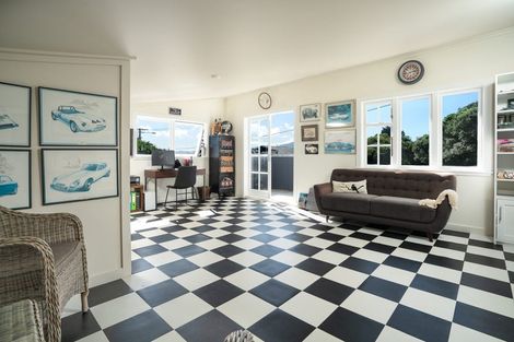 Photo of property in 33 Tainui Street, Raumati Beach, Paraparaumu, 5032