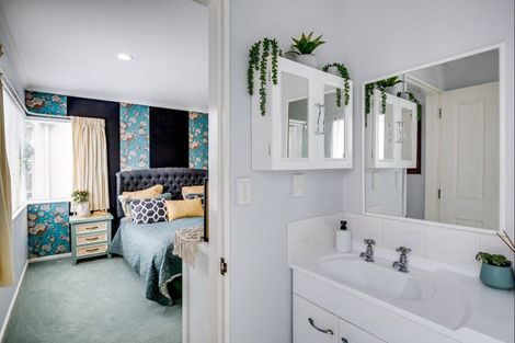 Photo of property in 525a Main North Road, Bay View, Napier, 4104