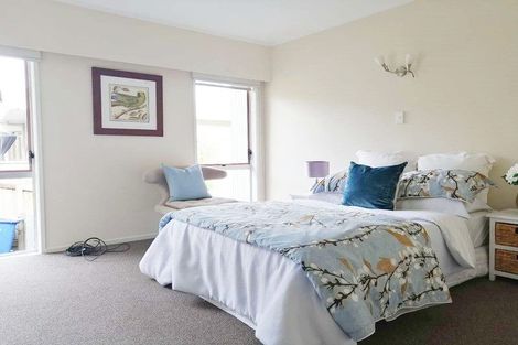 Photo of property in 61 Merriefield Avenue, Forrest Hill, Auckland, 0620