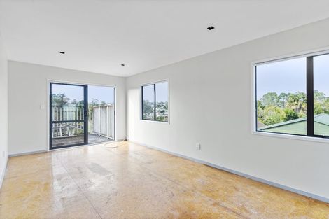 Photo of property in 18 Chislehurst Street, Henderson, Auckland, 0612