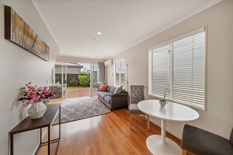 Photo of property in 135 Waltham Road, Sydenham, Christchurch, 8023