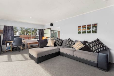 Photo of property in 13 Banksia Place, Goodwood Heights, Auckland, 2105