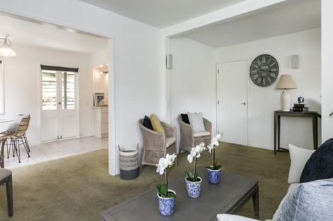 Photo of property in 11 Shortland Place, Havelock North, 4130