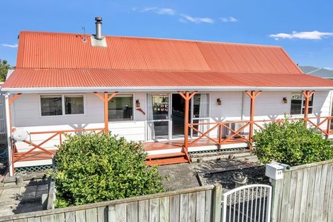 Photo of property in 10 Taonui Street, Waitarere Beach, Levin, 5510