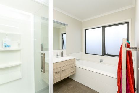 Photo of property in 5 Market Lane, Westown, New Plymouth, 4310