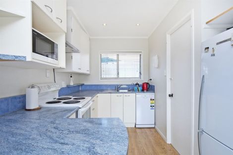 Photo of property in 3/84 Peach Road, Glenfield, Auckland, 0629