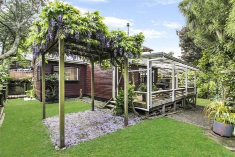 Photo of property in 2/22 Lagoon Way, West Harbour, Auckland, 0618