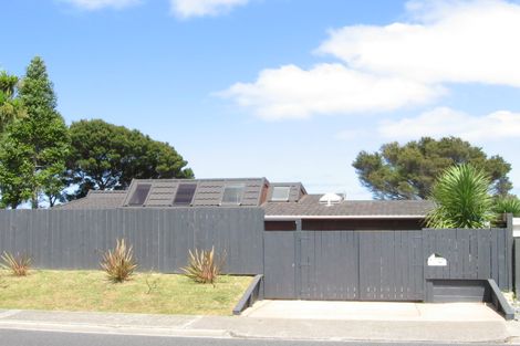 Photo of property in 1/90 Rangatira Road, Beach Haven, Auckland, 0626