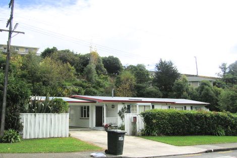 Photo of property in 2 Wyndham Road, Pinehaven, Upper Hutt, 5019