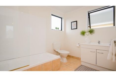 Photo of property in 10 Blumhardt Place, Avondale, Auckland, 1026