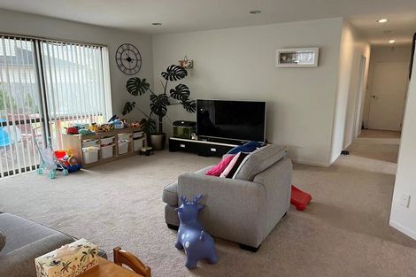 Photo of property in 33 South Kensington Way, Henderson, Auckland, 0612