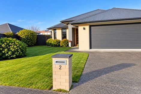Photo of property in 2 Angus Place, Carterton, 5713
