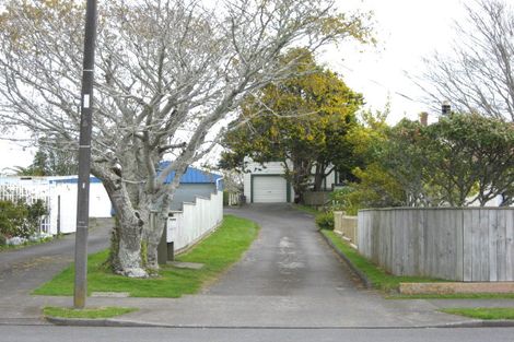 Photo of property in 162d Mangorei Road, Merrilands, New Plymouth, 4312