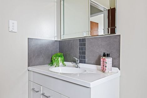 Photo of property in 4/30 Epsom Road, Sockburn, Christchurch, 8042