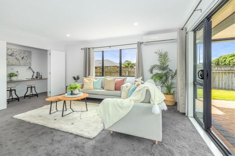 Photo of property in 18 Guildford Drive, Paraparaumu, 5032