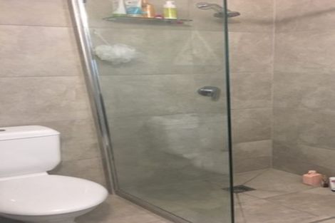 Photo of property in 2/26 Ridge Road, Waiake, Auckland, 0630