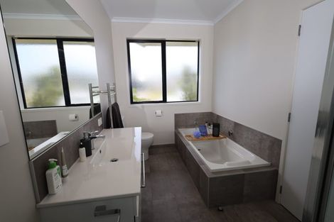 Photo of property in 4 Toi Place, Papamoa, 3118