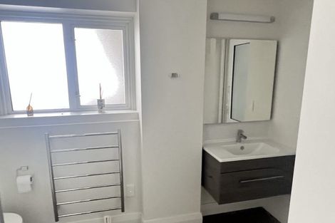 Photo of property in Fountain Court, 8/48 Oriental Parade, Oriental Bay, Wellington, 6011