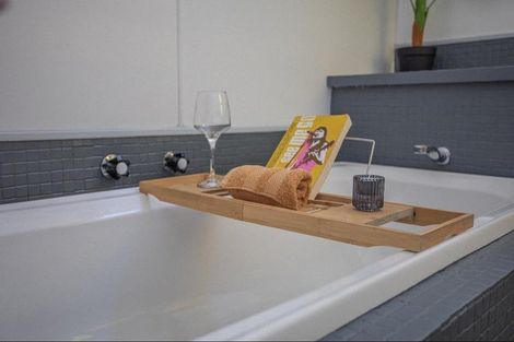 Photo of property in 2 Puketiro Place, Paihia, 0200