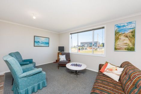 Photo of property in 13 Nelson Street, Foxton Beach, Foxton, 4815